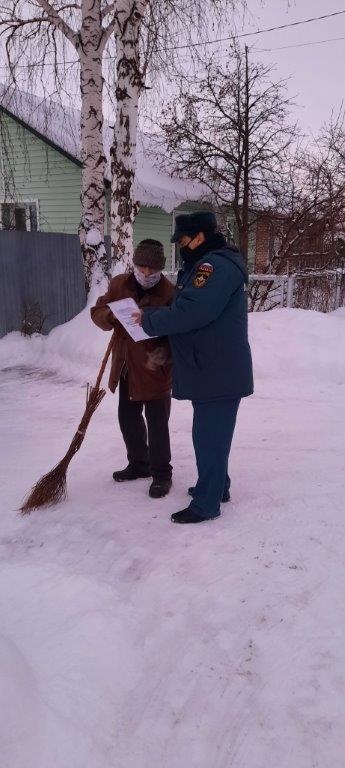 Специалисты 10 пожарно-спасательного отряда принимают участие в ежегодной профилактической операции «Новый год»