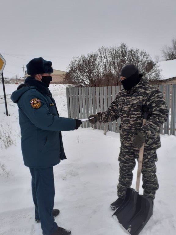 Специалисты 10 пожарно-спасательного отряда принимают участие в ежегодной профилактической операции «Новый год»