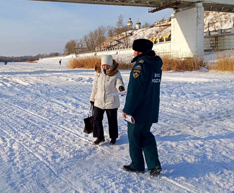 Сотрудники ГИМС продолжают патрулировать реку Урал в праздничные дни