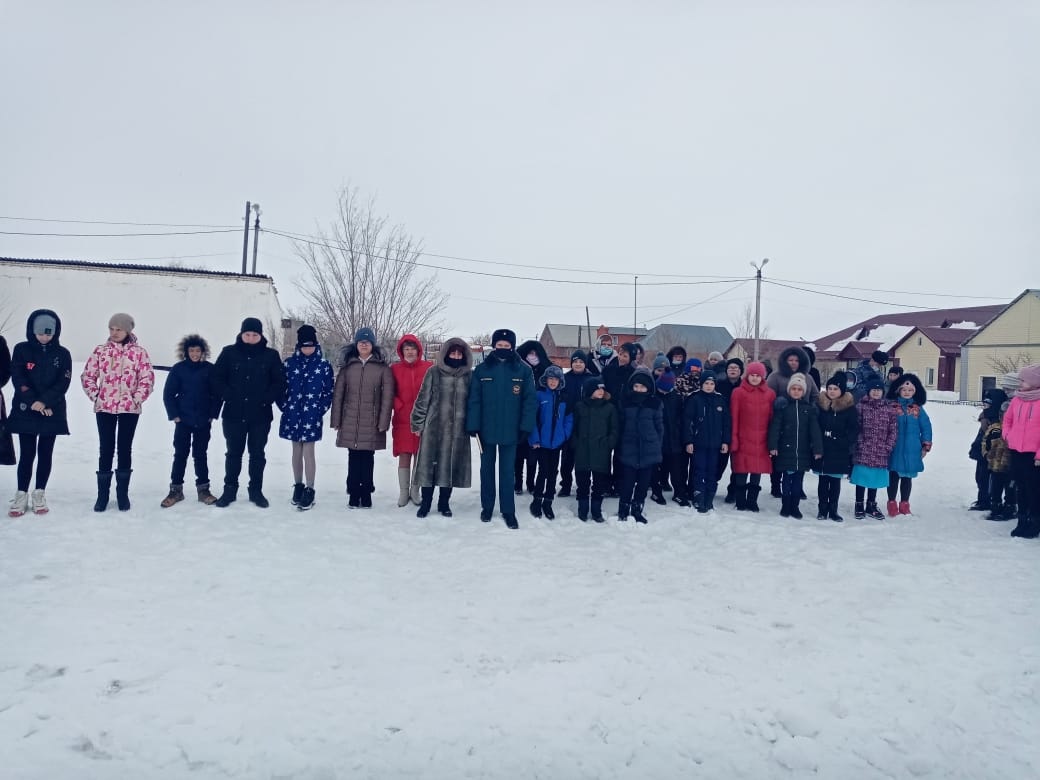 Погода домбаровский оренбургская область. Поселок Домбаровский. Посёлок Домбаровский Оренбургская. Поселок Домбаровский Оренбургская область фото. Численность населения посёлка Домбаровский.