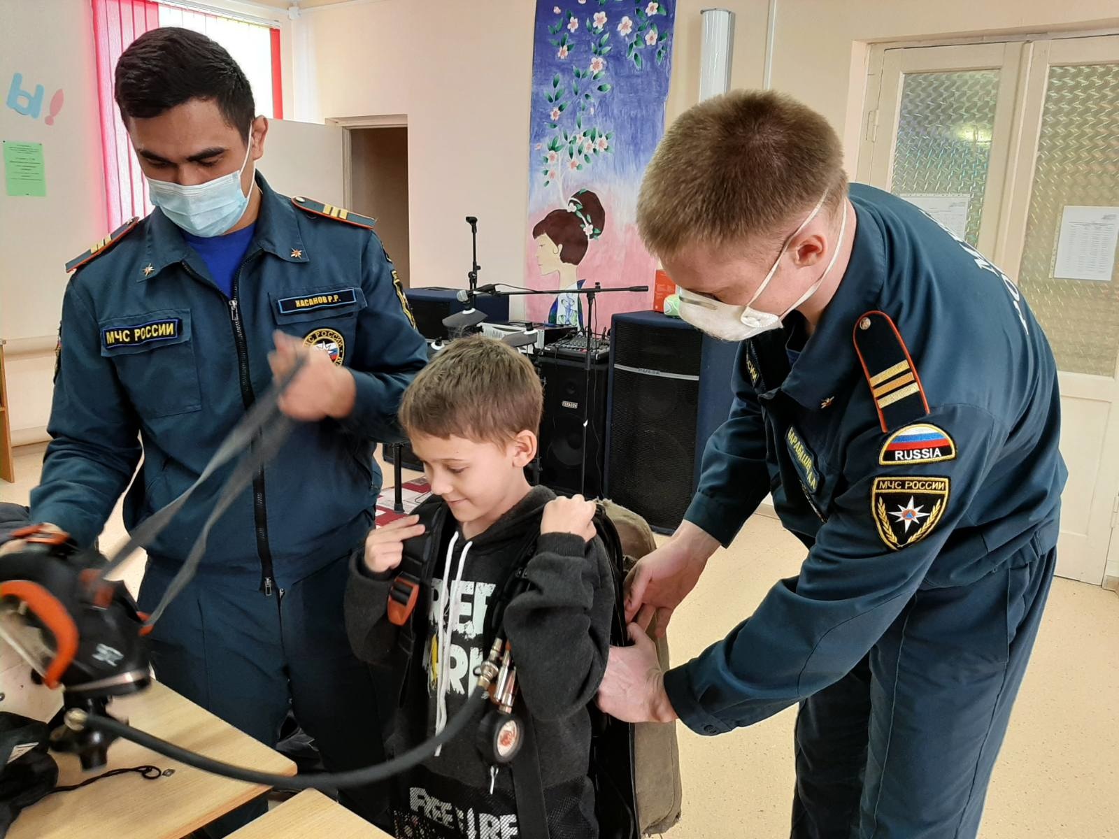 В клубе «Росинка» прошла встреча пожарных 3 ПСЧ с детьми - Новости -  Главное управление МЧС России по Оренбургской области