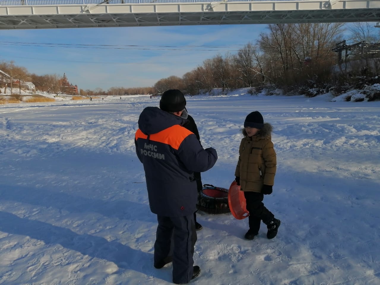 лед на набережной