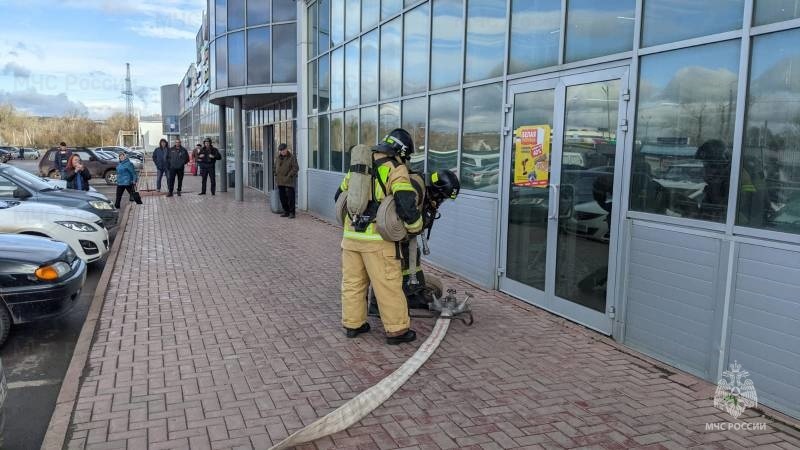 В одном из крупных магазинов Бугуруслана прошли пожарные учения