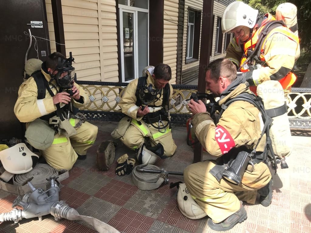 Огнеборцы в Абдулино ликвидировали условный пожар в школе | 24.04.2023 |  Новости Оренбурга - БезФормата