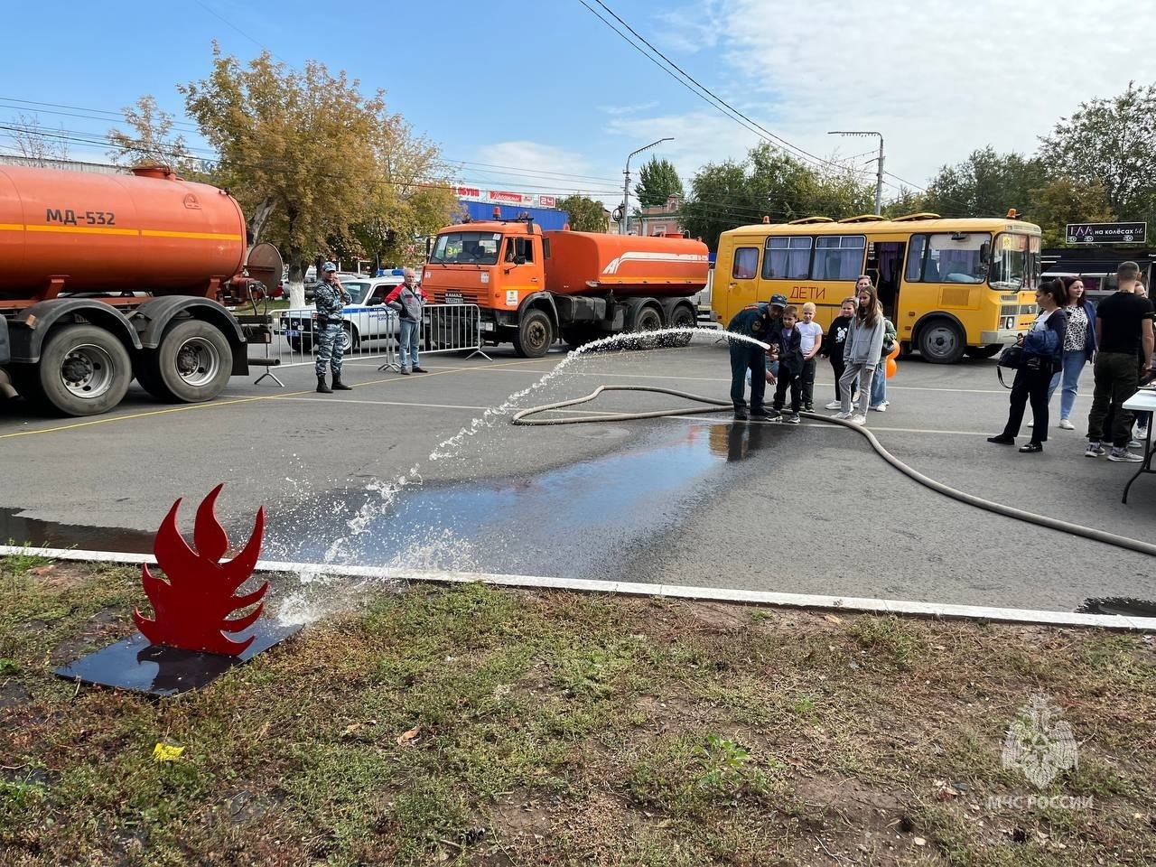 На празднике профессий условный пожар потушен... детьми - Новости - Главное  управление МЧС России по Оренбургской области