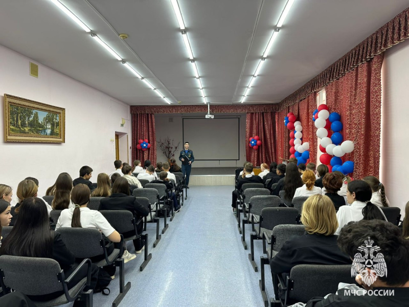 Сотрудники Госпожнадзора провели урок безопасности в Бугурусланской школе