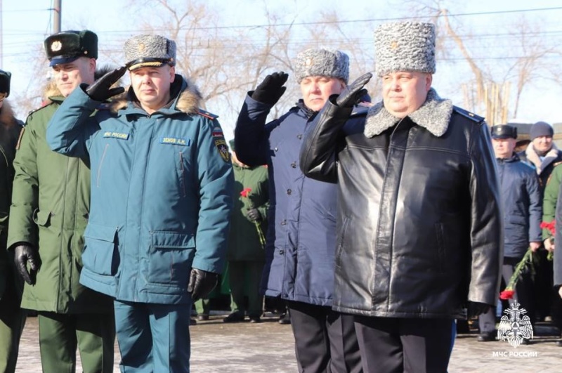 Сегодня день рождения отмечает начальник Главного управления МЧС России по Оренбургской области Александр Зенов