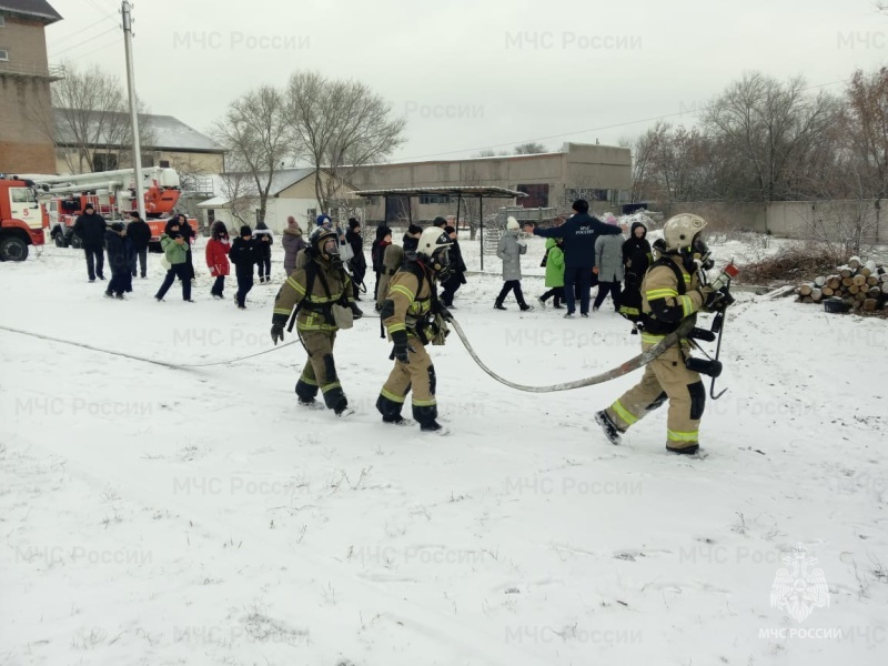 Оренбургские кадеты побывали в гостях у пожарных